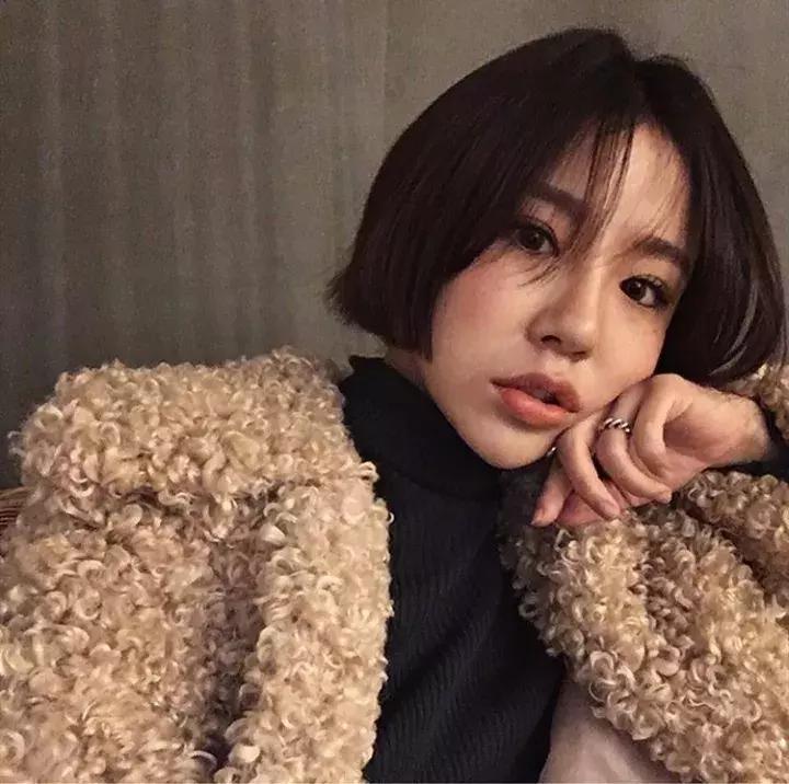 适合圆脸的短发烫发造型最新款,适合圆脸的短发胖女孩