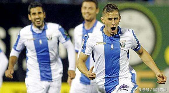 皇马赛前无球热身,皇马无锋阵分析