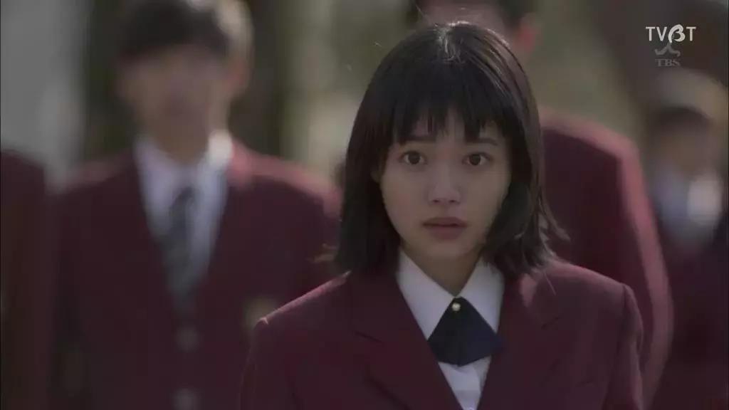 剧情老套夸张但没有违和感 (剧情很老套但是很好看)