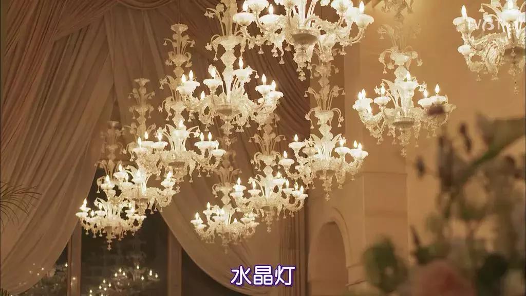 剧情老套夸张但没有违和感 (剧情很老套但是很好看)