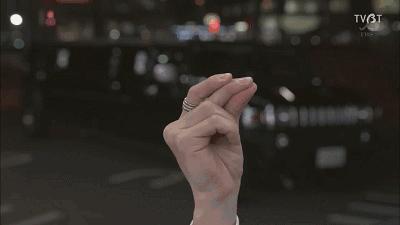 剧情老套夸张但没有违和感 (剧情很老套但是很好看)