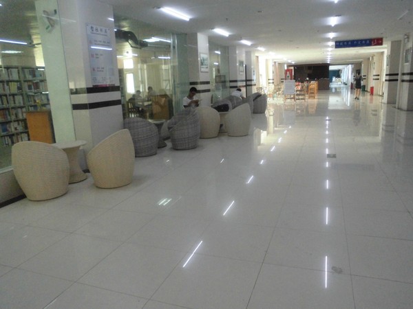 鍥涙湀骞胯タ椋庢櫙,鍥涙湀娴峰崡瀹炴媿