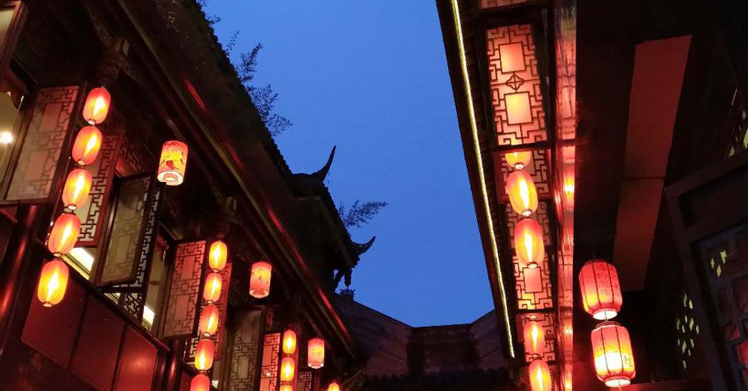 女神醉酒砸了我的店，我让她打工抵债，却不料她说：以身相许行么