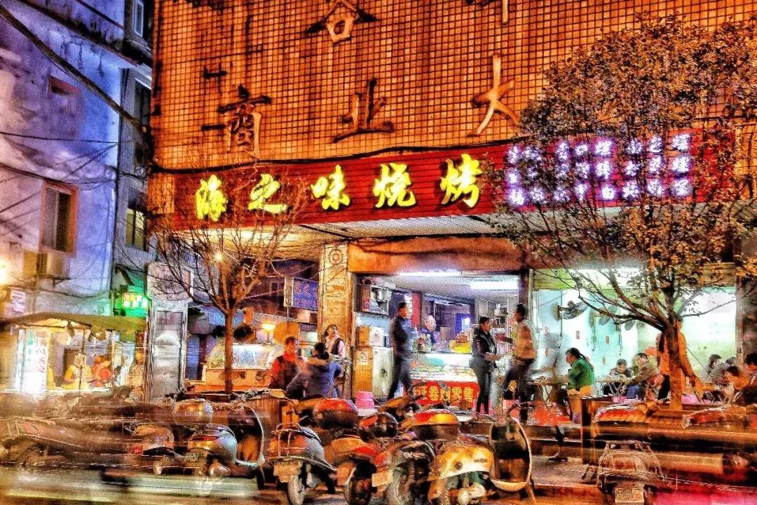 一碗螺蛳粉爱上一座城,一碗螺蛳粉只吃一半