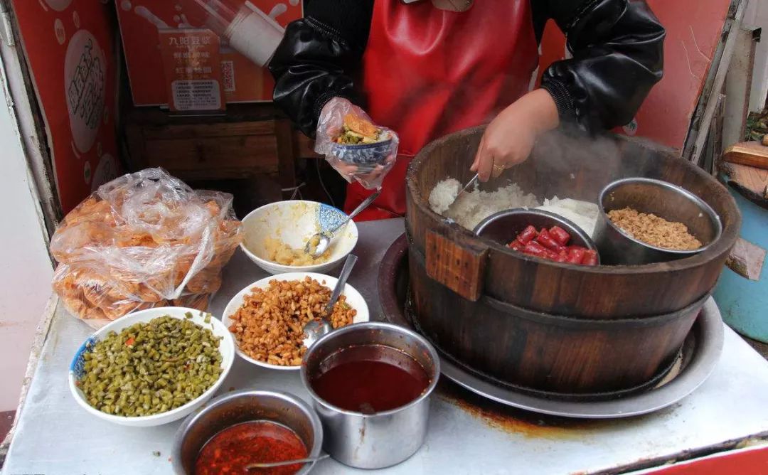 柳州螺蛳粉小城记忆,一碗螺蛳粉来一座城