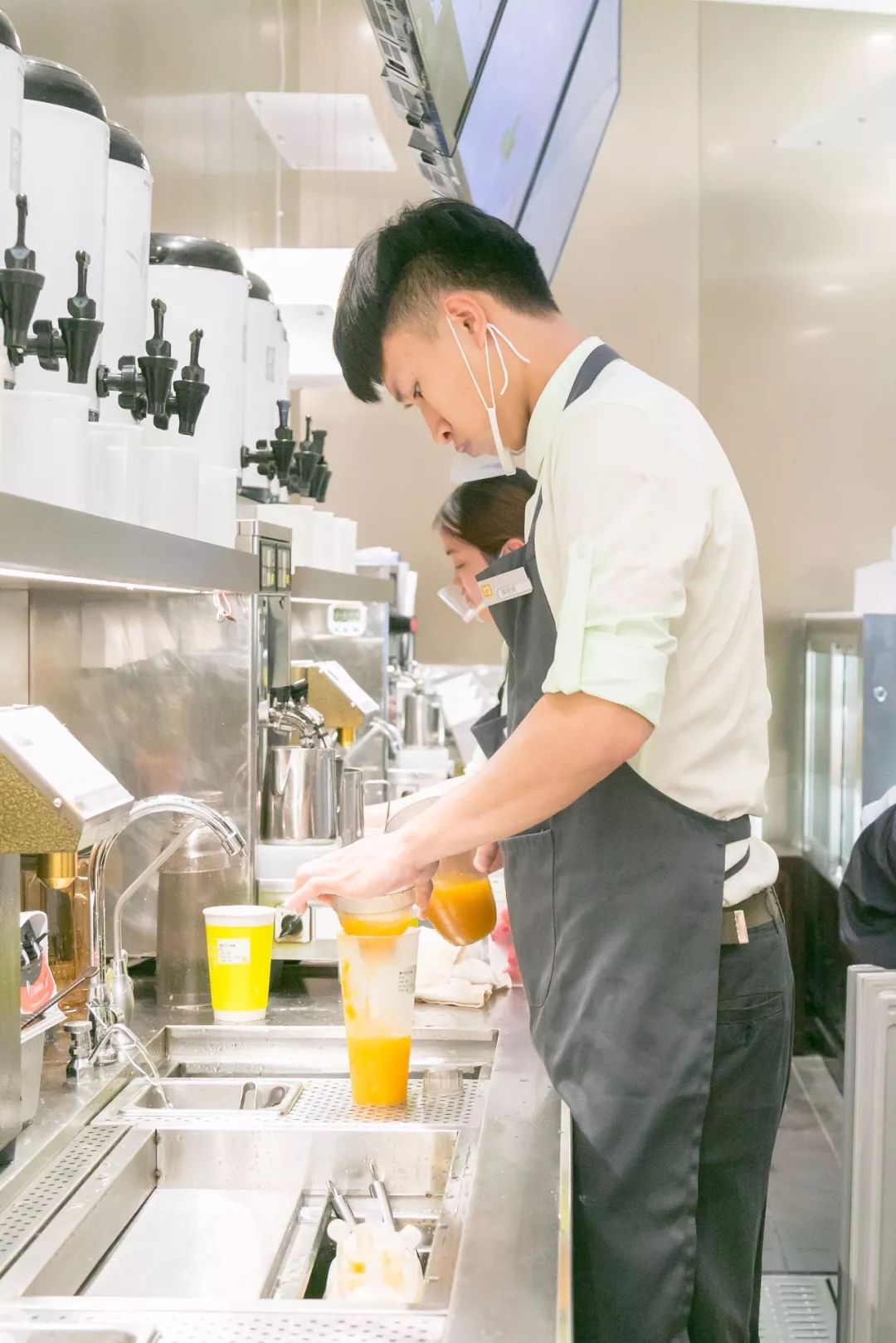 魔都第2家奈雪终于开了，还带来霸气杨梅，喝了会上瘾！