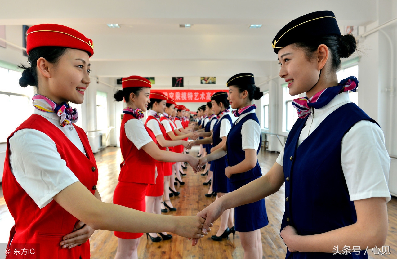 职场礼仪同事握手,职场中握手礼仪有哪些