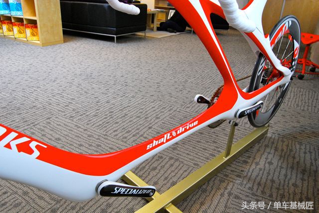 这辆双人自行车名叫“超级撕裂机器”，看过介绍，我觉得当之无愧