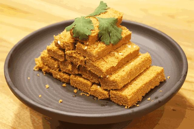 穿梭于苏城的猫大侠，举着鱼票正到处找你！