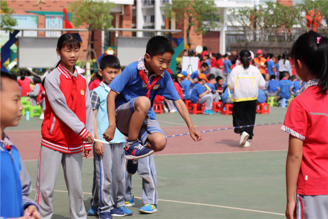 足球文化小孩,厦门市人民小学足球节