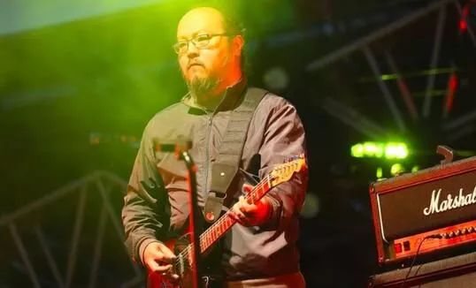 窦唯念歌词,窦唯唱英文歌吗