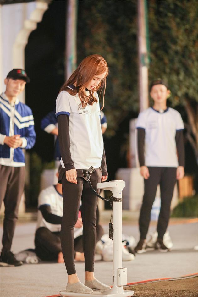 鹿晗今年多少岁关晓彤今年多少岁,鹿晗体重多少公斤