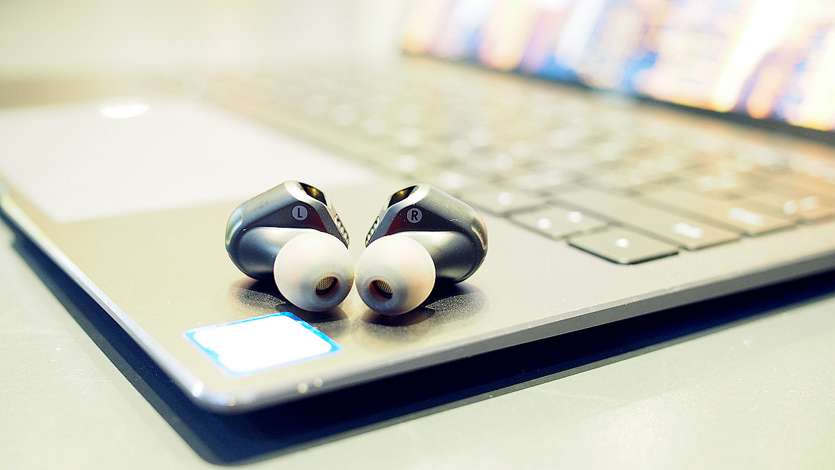 动圈式耳机煲机前后区别大吗,双动圈耳机和单圈哪个效果好