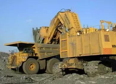 目前世界上最大的小型挖掘机,世界上最小900斤挖掘机