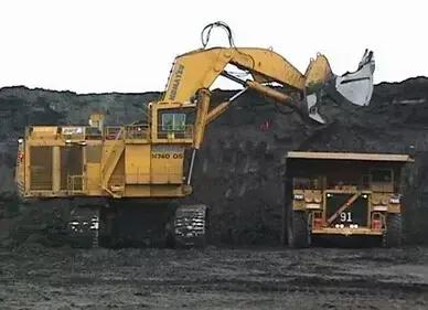 目前世界上最大的小型挖掘机,世界上最小900斤挖掘机