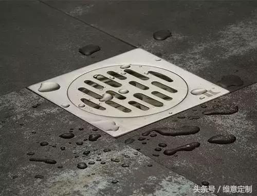 新装修的房子卫生间很臭怎么解决,朋友来我家背后说家里很脏