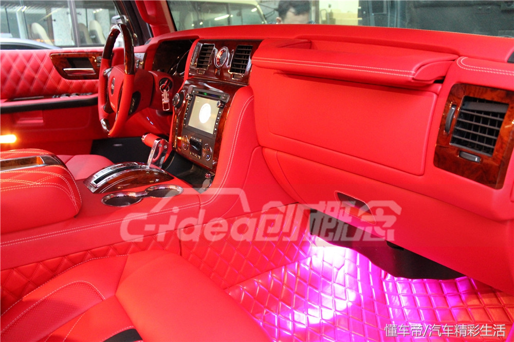 悍马H2顶级改装内饰,悍马h2内饰大屏幕