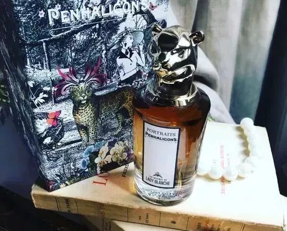 女人身上的香水味是什么很好闻 (你身上有他的香水味但没有我的贵)