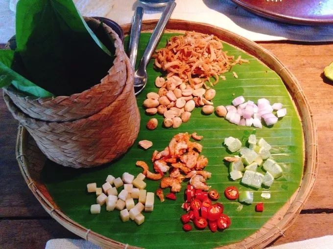 衣冠不整恕不招待厨师,衣冠不整不让进的饭店