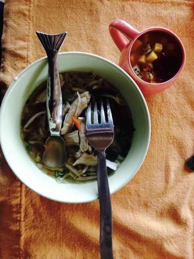 衣冠不整恕不招待厨师,衣冠不整不让进的饭店