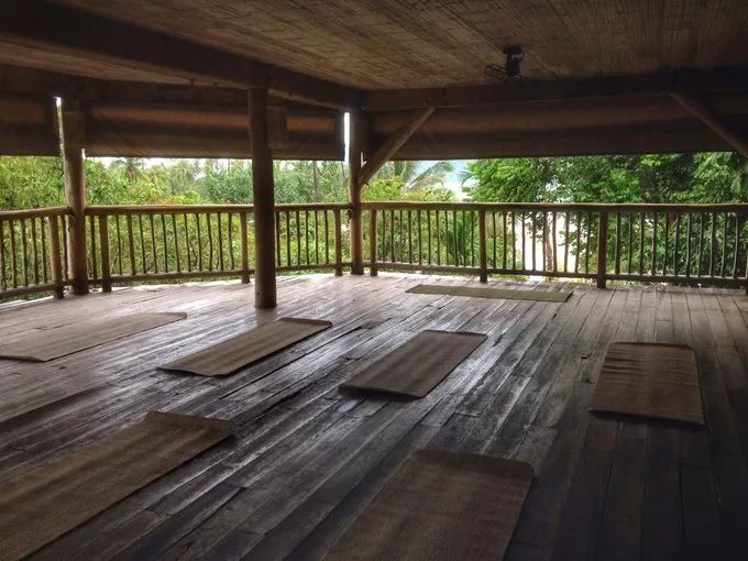 衣冠不整恕不招待厨师,衣冠不整不让进的饭店