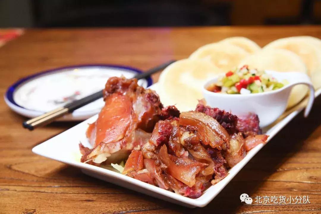 小奶桶烤肉，坐帐篷里吃