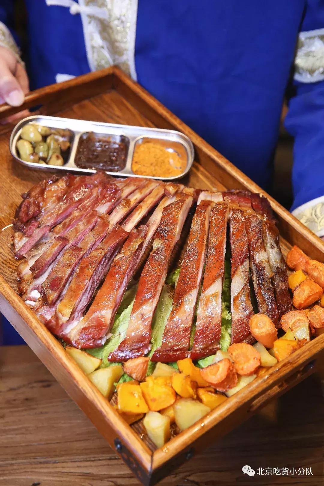 小奶桶烤肉，坐帐篷里吃