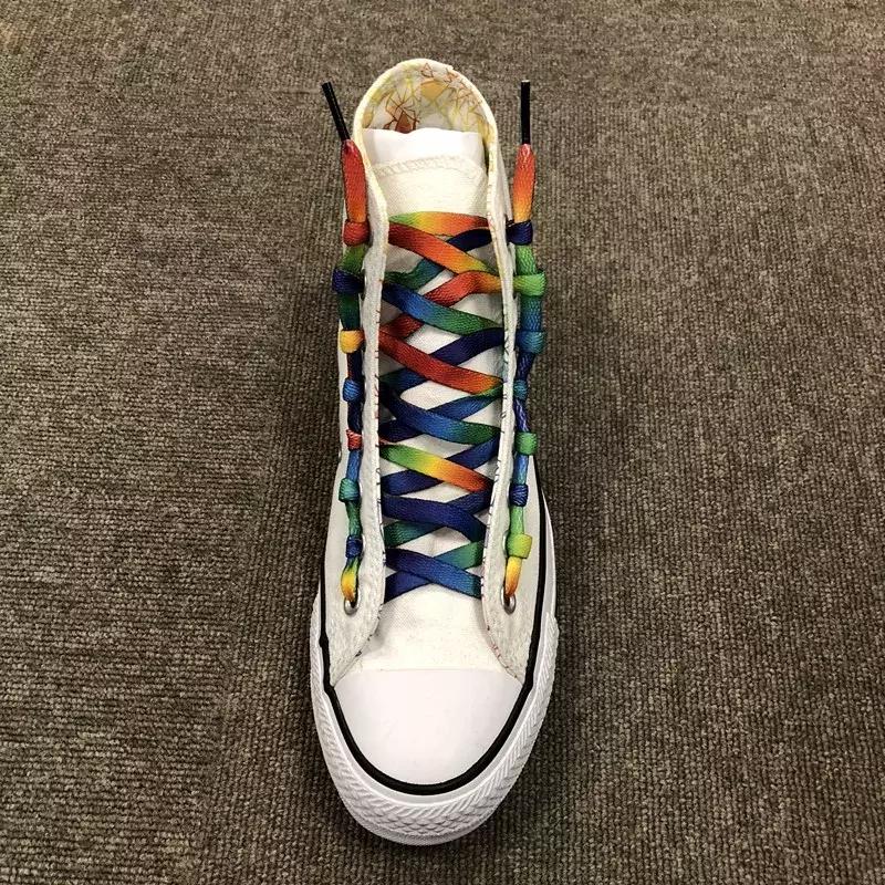 休闲鞋系鞋带方法简单又好看,今年最流行黑鞋系鞋带方法