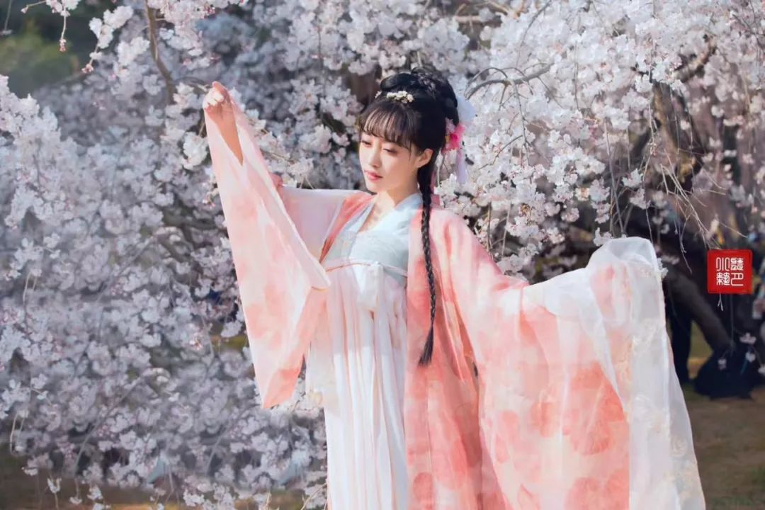 90后中国姑娘，在澳洲街美哭外媒