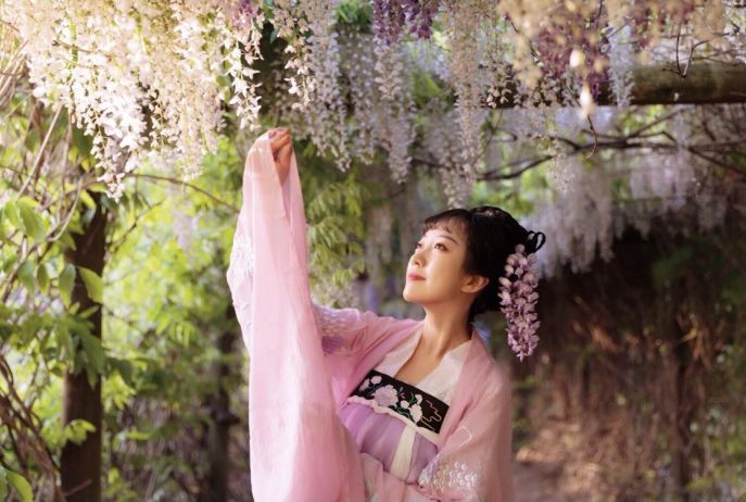 90后中国姑娘，在澳洲街美哭外媒