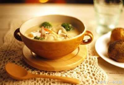 小孩子手足心发热喝点什么好,小孩发热身体烧手脚不烧怎么办