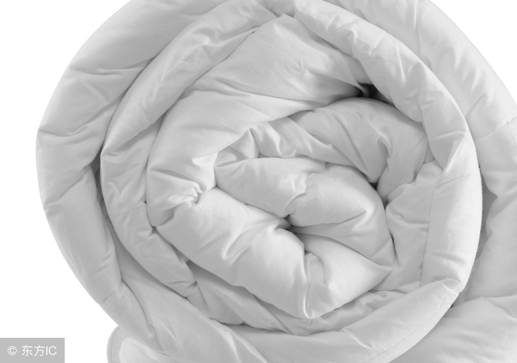 蚕丝被、羽绒被、棉被……不同的被子晒法有讲究