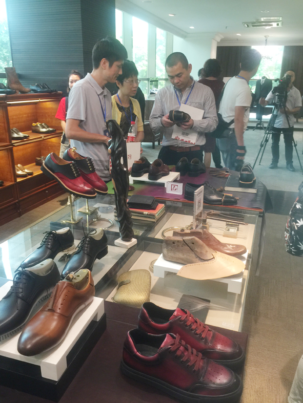 温州产红蜻蜓皮鞋质量怎么样,红蜻蜓著名且老牌的温州鞋靴品牌