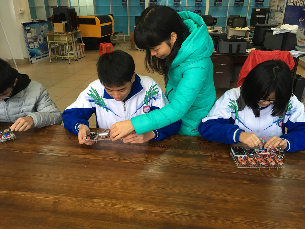 清远市华侨中学罗妙云：搭建创新舞台让学生绽放异彩