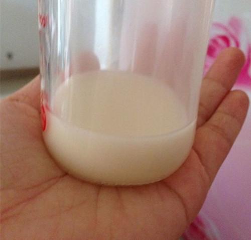 宝妈奶水太清说明没营养?千万别好心办坏事,母乳喂养没那么麻烦