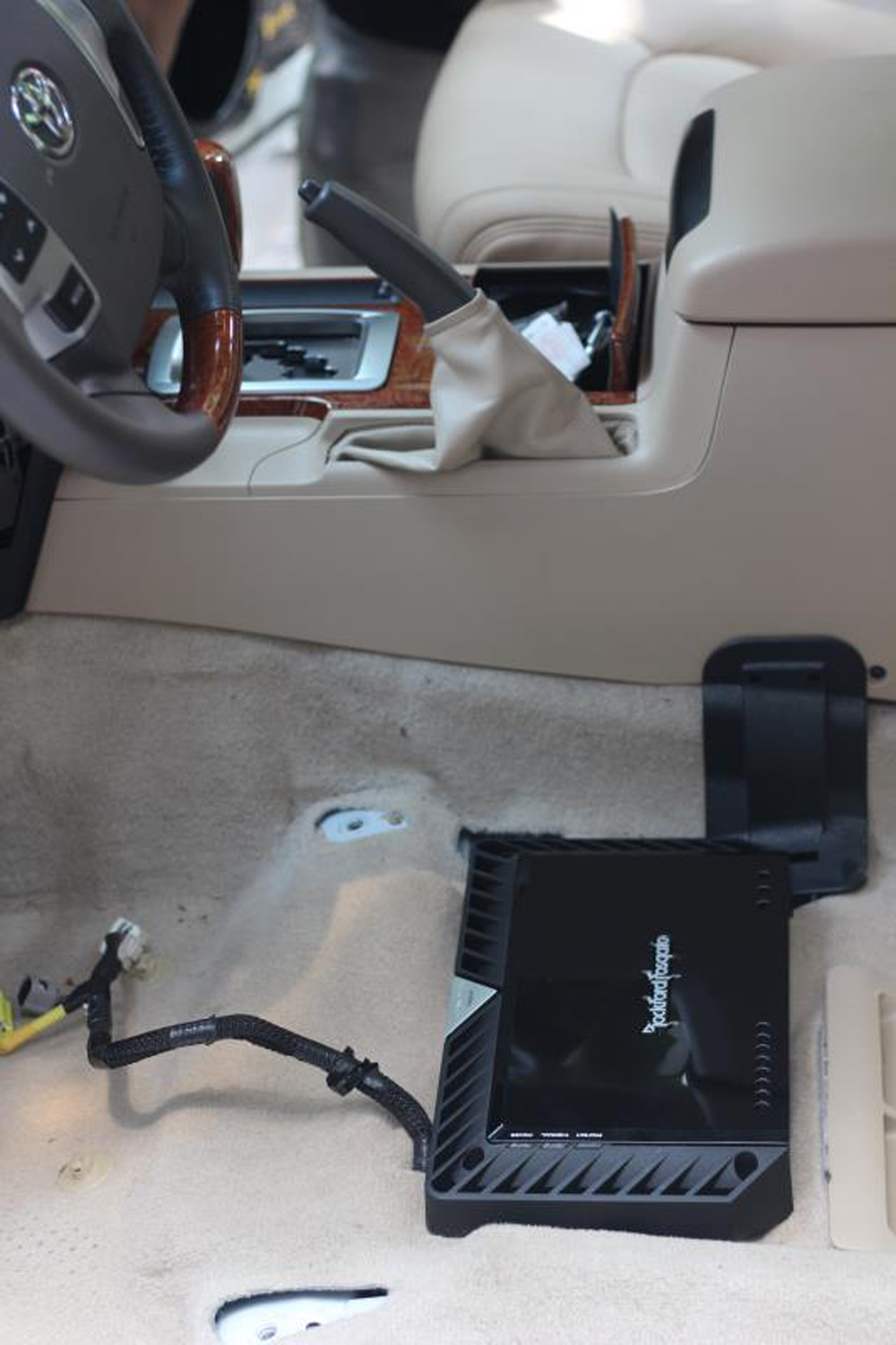 丰田陆巡音响改装30万,丰田陆地巡洋舰音响效果怎么样