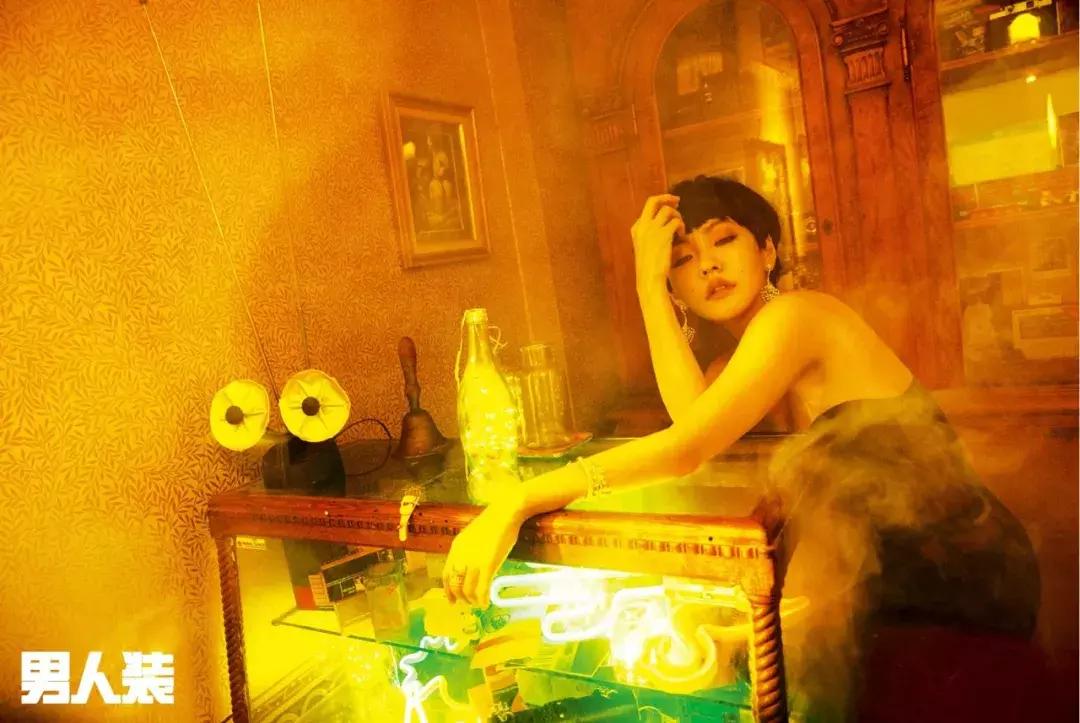 小S登上了《男人装》