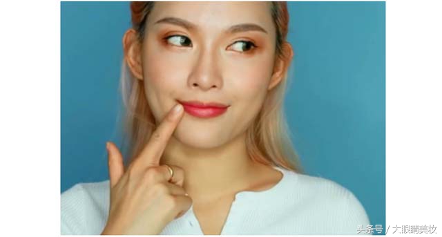 晕妆了怎么补妆不浮粉,眼妆晕妆了应该怎么补妆