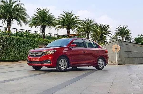 本田老款飞度三厢,2004款本田三厢飞度