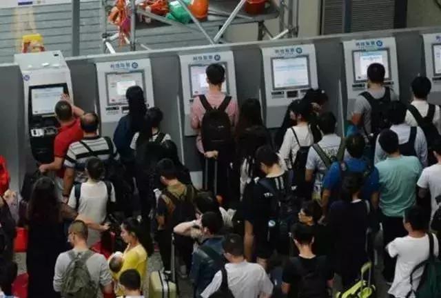 董卿到底有多懂得礼貌,这才是董卿真实的样子