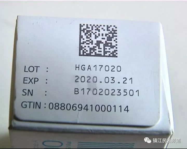 奔驰后备箱装满东西,奔驰后备箱装满零食视频