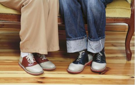 鞋子里面发臭是鞋垫的原因吗,鞋子刷了后没干潮湿发臭怎么办