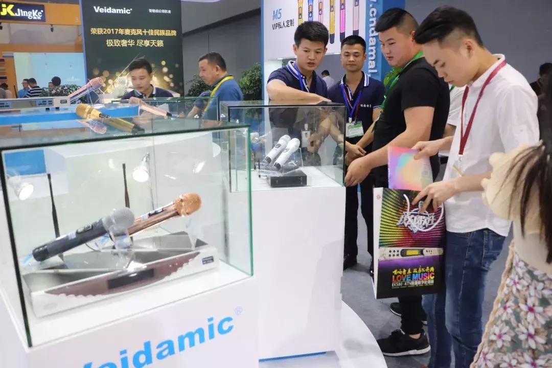 广展娱乐KTV参展商各出奇招多款新品让人目不暇给—阜新声艺视听