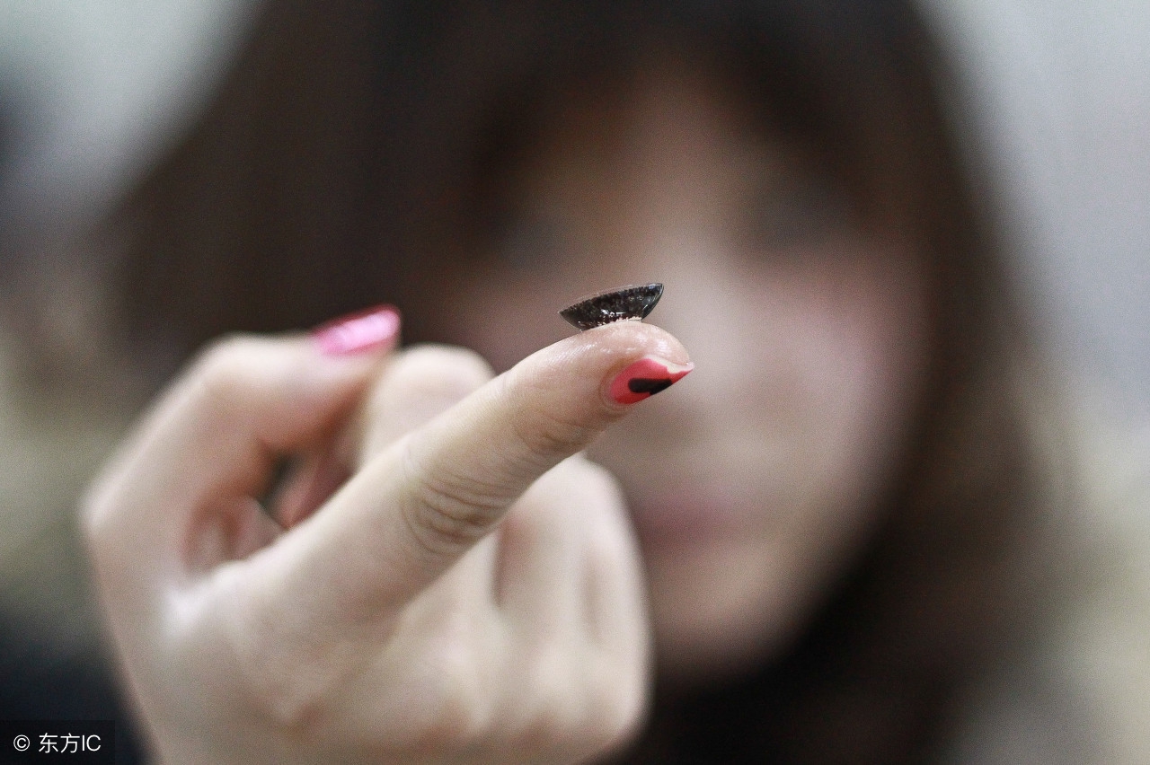 长期佩戴美瞳血管长到黑眼球附近,戴美瞳眼球上长了毛细血管