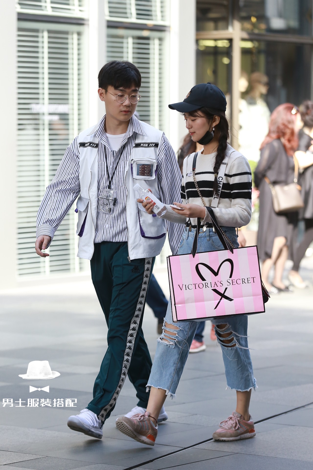 一件配饰提升整个气质,一件精致的配饰瞬间成为时尚有品