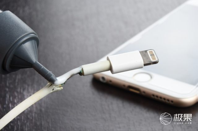 数据线被猫咬坏了,数据线被猫咬破了能保修吗