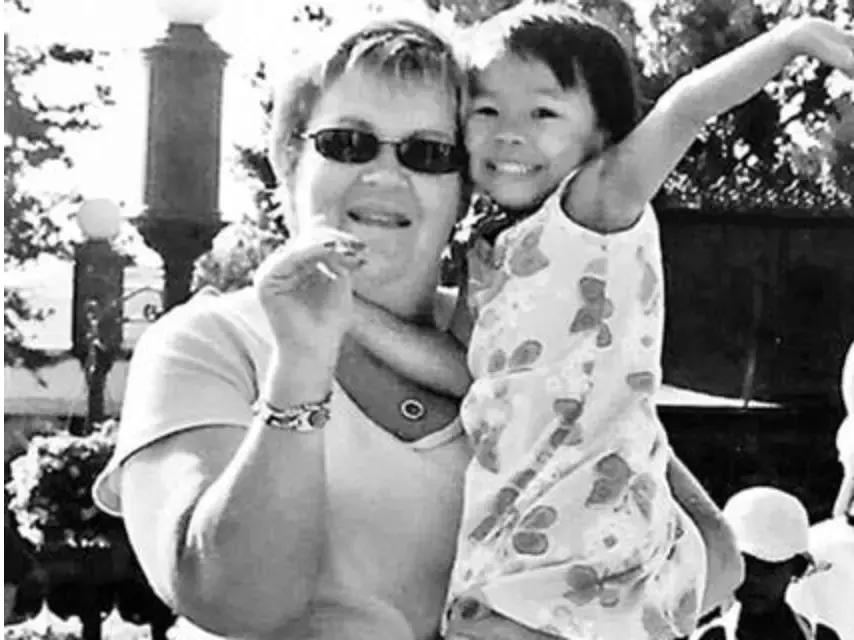 如果你的孩子身高1米37,龅牙,你还会倾其所有养育她吗?