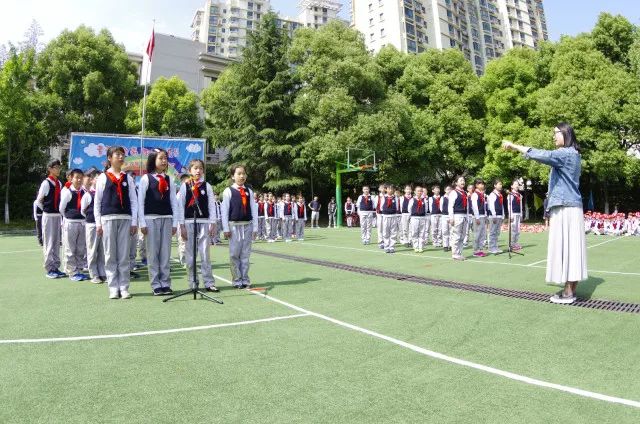 阳光下的成长艺术节,春天里歌唱活动