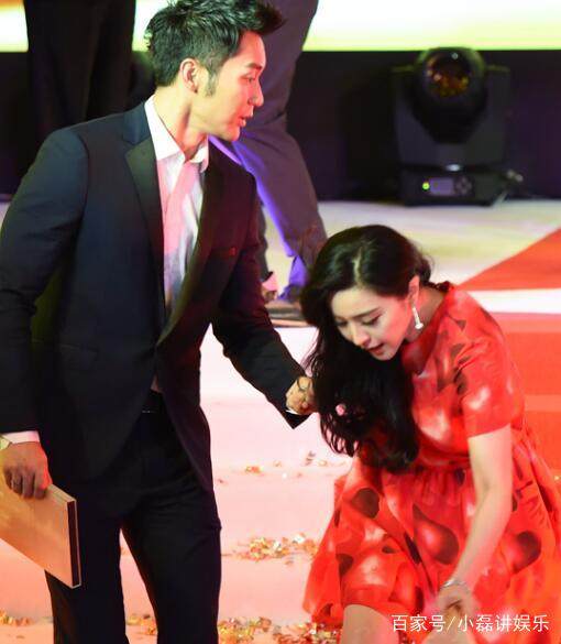 国内女星戛纳红毯摔倒,本次戛纳红毯摔倒的8线女星