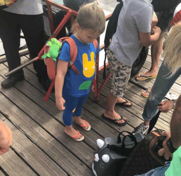 郭艾伦天真小眼神,郭艾伦微博晒庆生视频